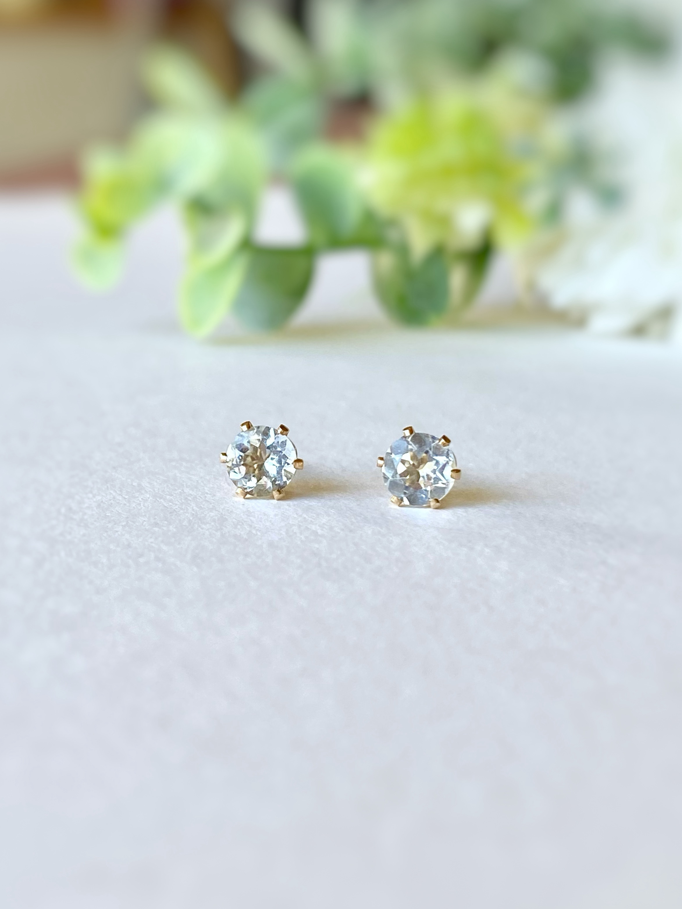 5mm 宝石質アクアマリンのスタッドピアス 6本爪 14kgf 3月誕生石 藍玉