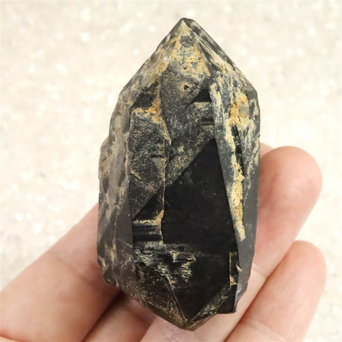 岐阜県中津川市苗木産 黒水晶（モリオン）原石 82.2g #58581
