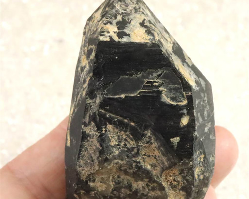 黒水晶　モリオン　原石　1899g 岐阜県中津川市苗木産 黒水晶（モリオン）原石 82.2g #58581 天然石