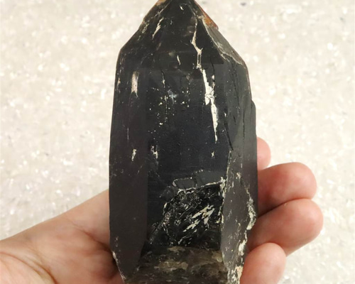 国産鉱物　中津川　黒水晶　原石　モリオン　鉱物標本 岐阜県中津川市苗木産 黒水晶（モリオン）原石 260.2g #77335