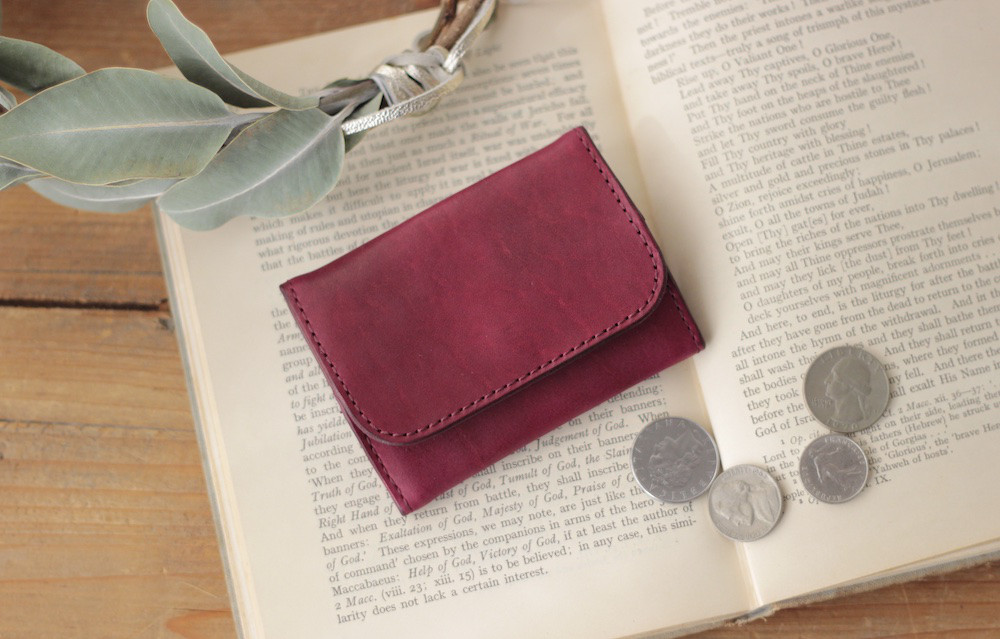 新作　カードも入るマルチコインケース　手染めローズレッド
