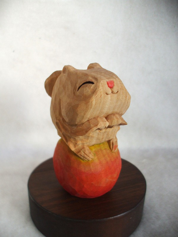 ♪玉に乗った可愛いももんが♪大サイズ♪