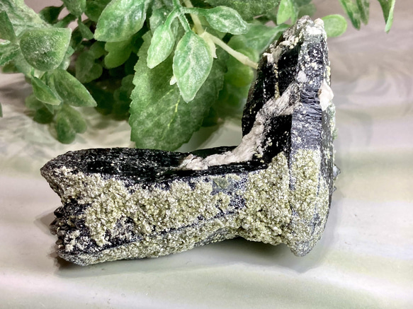 定番 守護石✨ モリオン 黒水晶 金雲母共生 原石 ラフストーン 置物