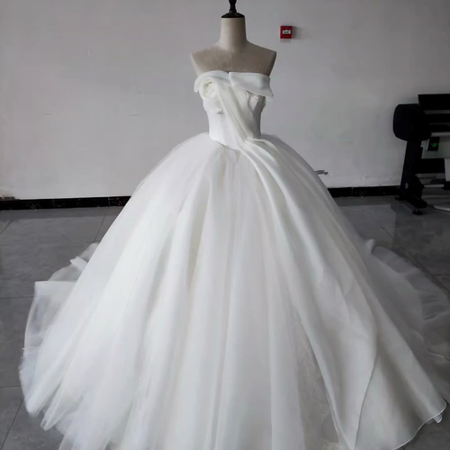 高級感溢れる！白 ふわふわチュール アシメドレス 立体感胸 可愛い