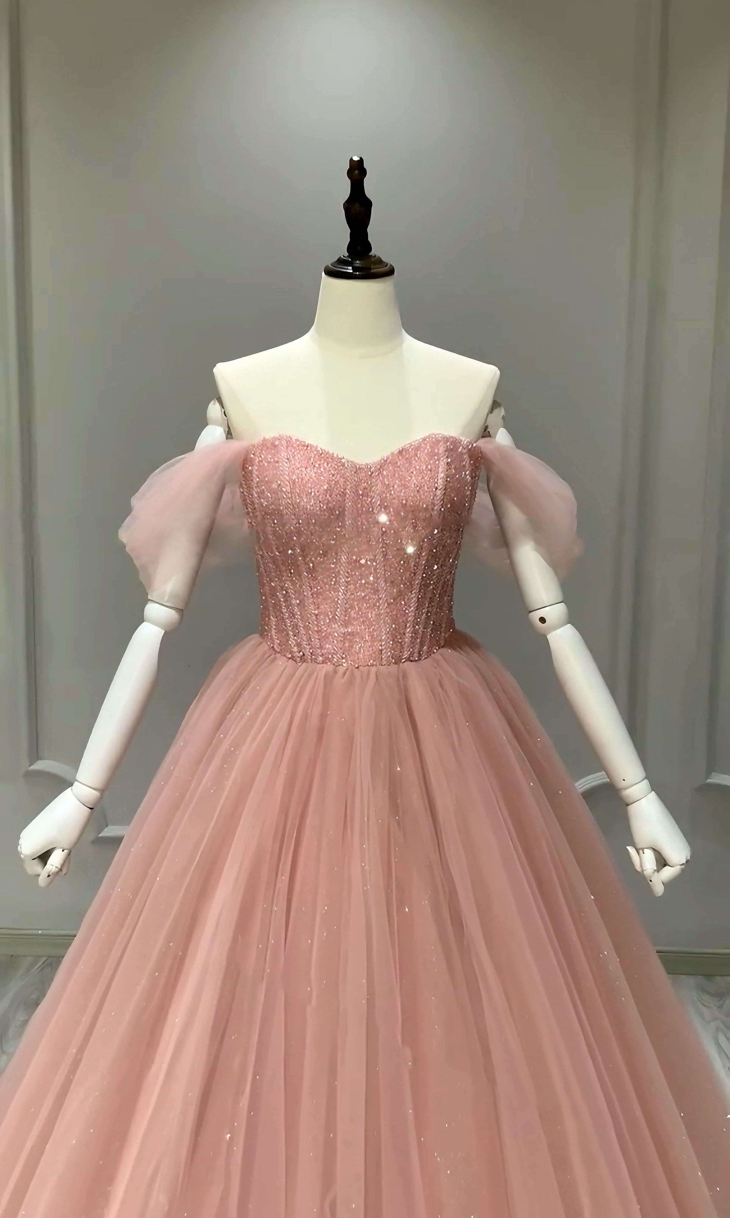 目立つ　Aライン　エレガントなシルエット　ピンク　キラキラグッリター　パーディードレス　音楽会演奏会卒業式　編みあげ花嫁 68,490円