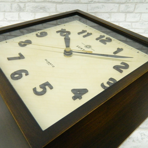 セイコー社製　雰囲気の良い古い木枠の掛時計　角型　機械式　アナログ　アンティーク SEIKO QUARTZ 天然木製 四角 掛け時計 アナログ 昭和レトロ インテリア