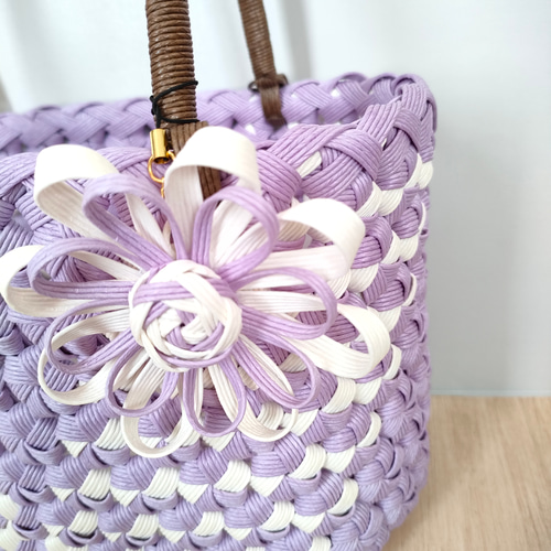 花編みかごバッグM パステルパープル×ミルク柄入り クラフトバンド