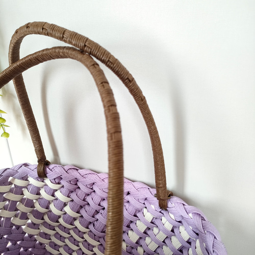 花編みかごバッグM パステルパープル×ミルク柄入り クラフトバンド