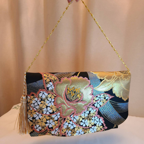 Creema SPRINGS 】刺繍入黒金青モダン花模様シルク着物帯の2ways