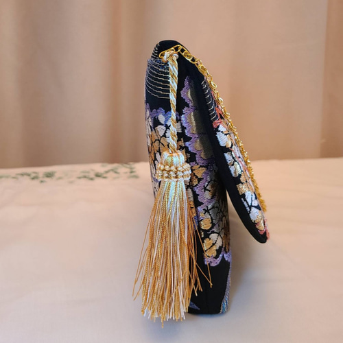 Creema SPRINGS 】刺繍入黒金青モダン花模様シルク着物帯の2ways