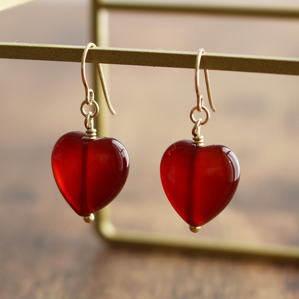 レッドアゲート＜ハートシェイプ＞のピアス（K14GF）※イヤリングに変更可 1枚目の画像