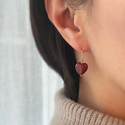 レッドアゲート＜ハートシェイプ＞のピアス（K14GF）※イヤリングに変更可 3枚目の画像