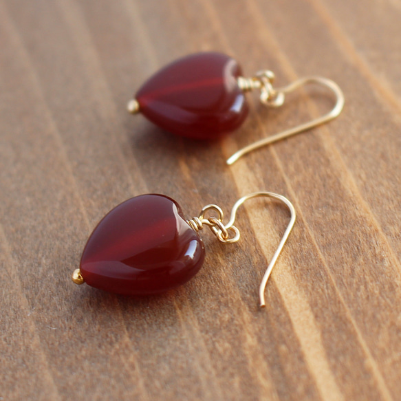 レッドアゲート＜ハートシェイプ＞のピアス（K14GF）※イヤリングに変更可 4枚目の画像