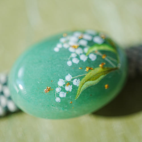 天然石グリーンアベンチュリンと鈴蘭、金箔の帯留め ポニーフック