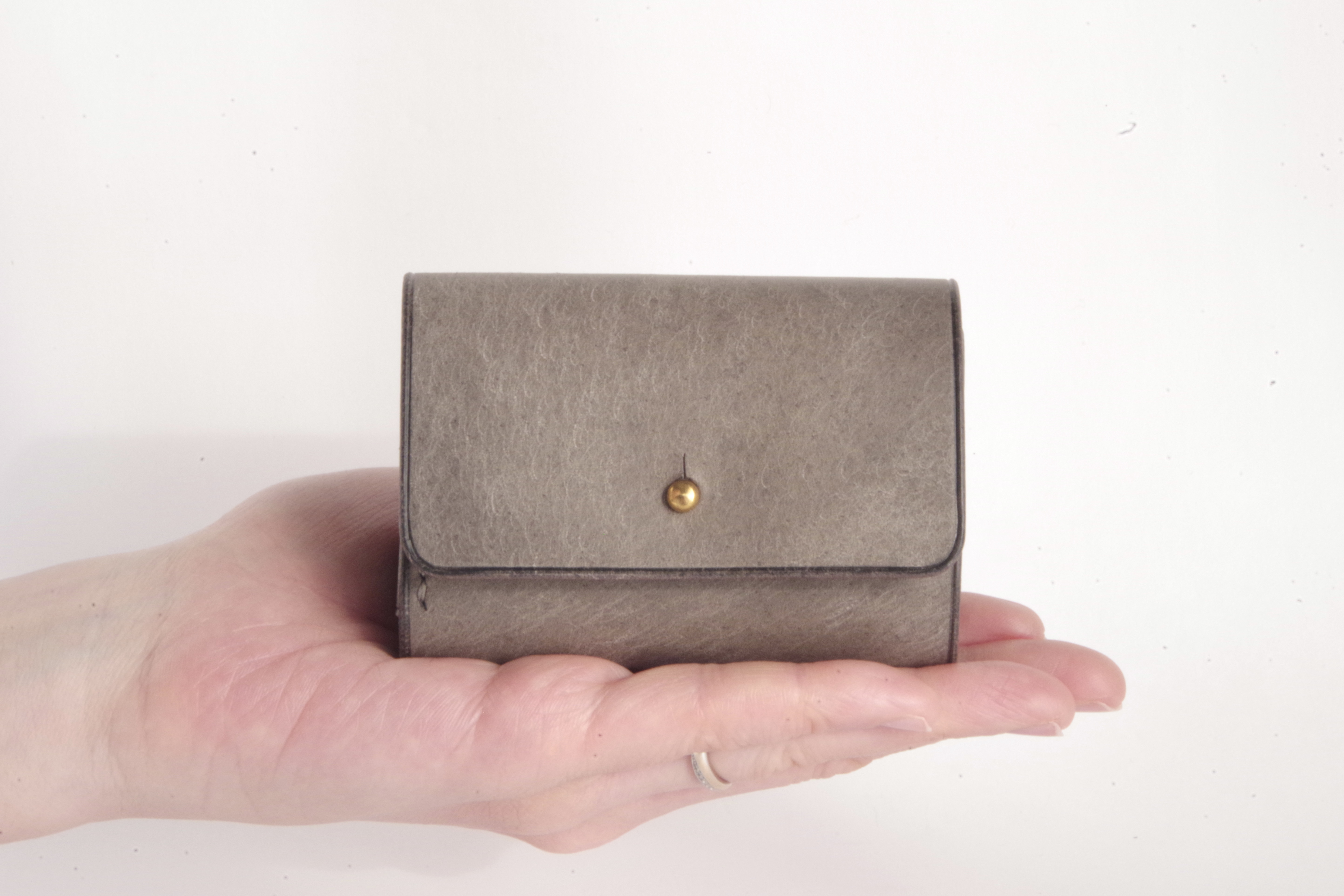 ○ころりんこ 三つ折り財布 本革 イタリアンレザー マルゴー 三