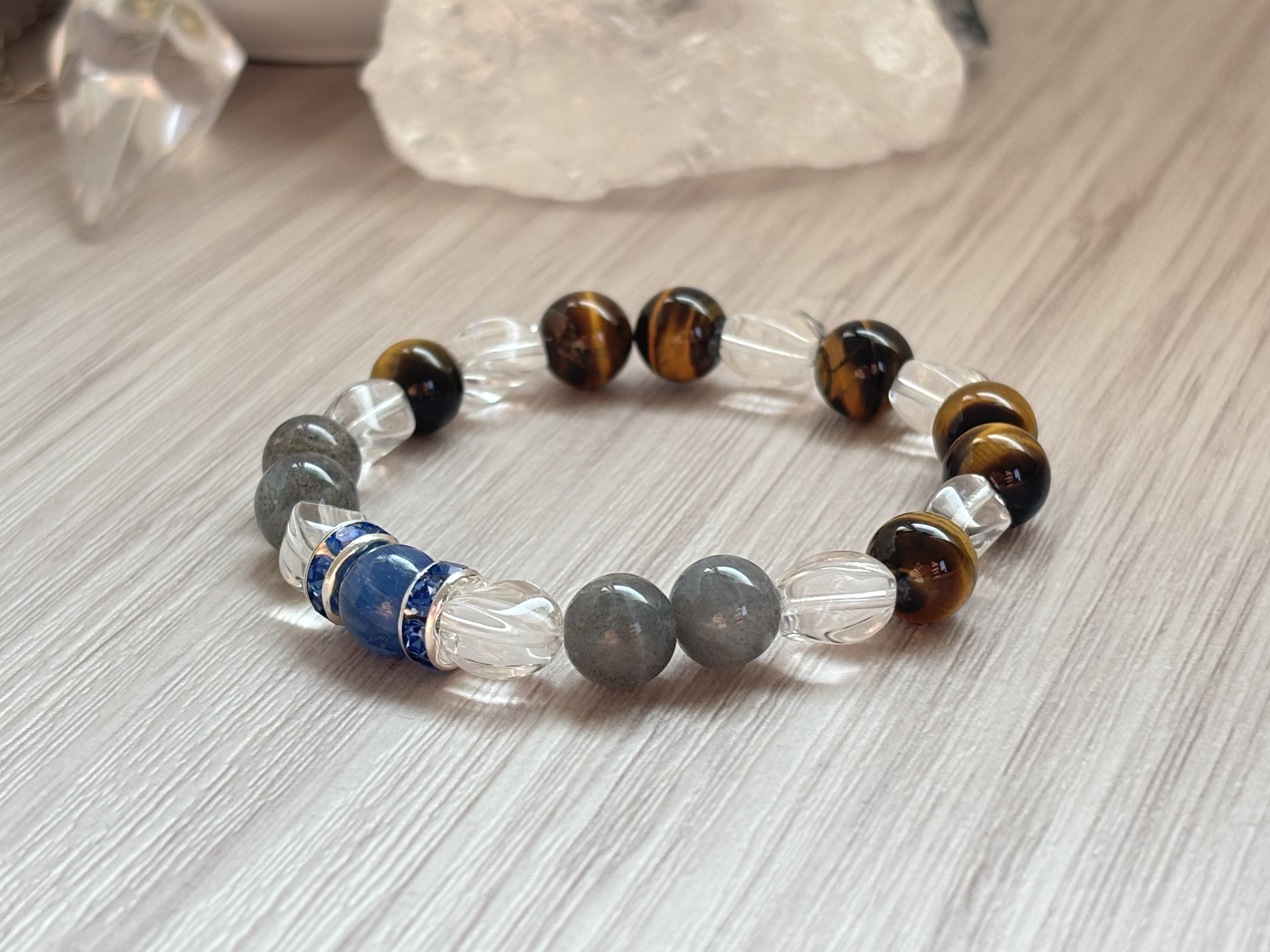 ⭐︎ 新たな一歩を支える 就職・転職 ⭐︎ タイガーアイ・ラブラドライト・カイヤナイト・ツイスト水晶 天然石ブレスレット