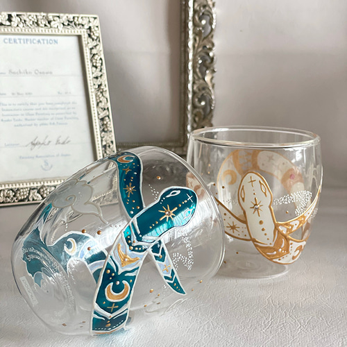 SEA,Swedenの手描き飾りグラス、美術工芸品 ラインストーン輝く神秘的な青蛇 Wウォール耐熱グラス 手描き/記念日