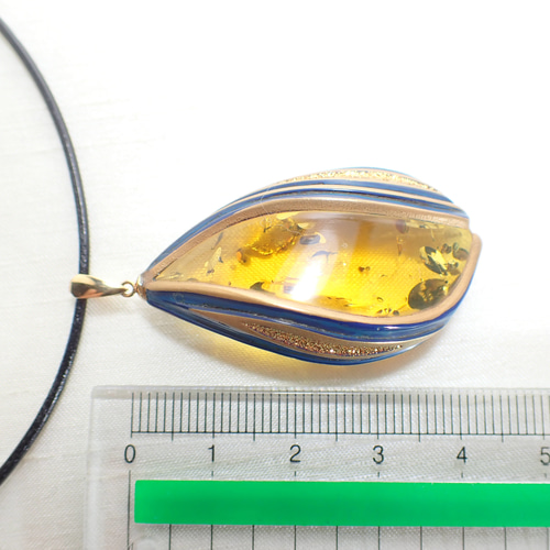 蒔絵ペンダント ”流転” / 琥珀、K18 ペンダントトップ 松林うるし工房