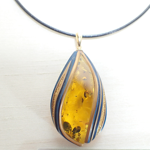 蒔絵ペンダント ”流転” / 琥珀、K18 ペンダントトップ 松林