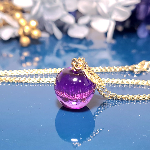 透き通るすみれ色のりんご ネックレス レジン・樹脂 藍山工房 通販