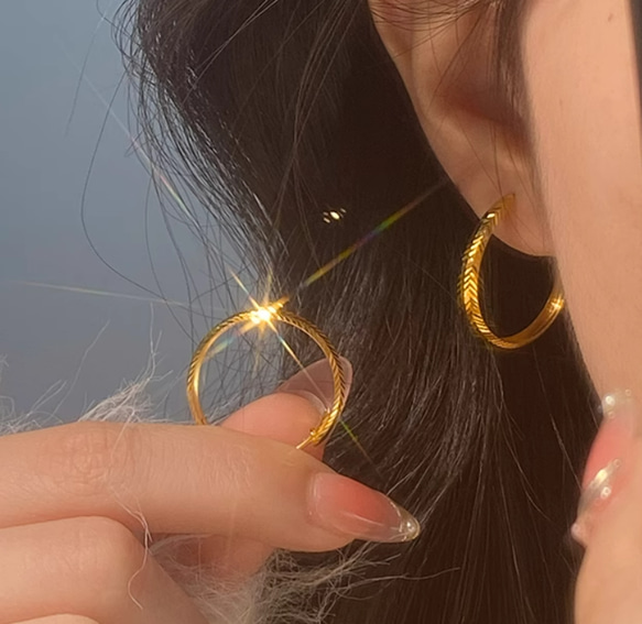 ★★24K★★（両耳）K24純金彫刻フープピアス直径2.4cm24金ピアス24K純金ピアス24金つけっぱなしOK 2枚目の画像
