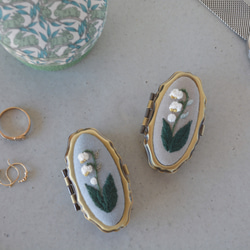 ふんわり すずらん 刺繍 ピルケース アクセサリーケース ライトグレー