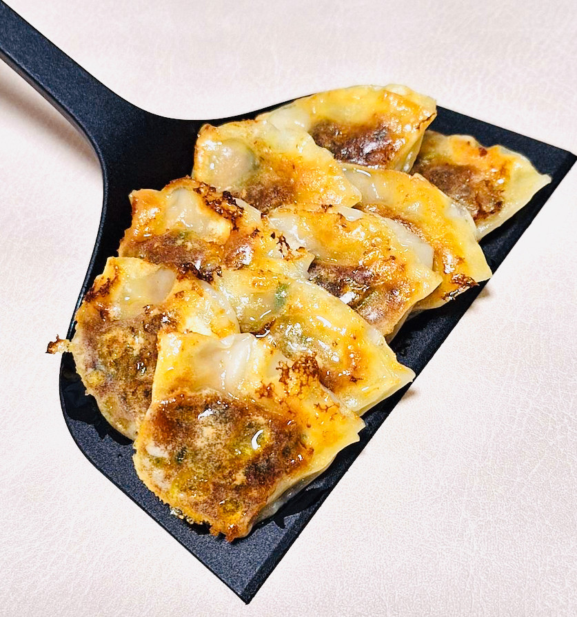 勝尾寺」「箕面の滝」で有名な大阪府箕面市でひとくち餃子製造25年秘伝の味♪ １パック（１０個入）×10パック（100個） 4,100円