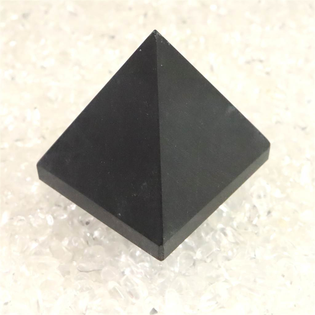 ロシア産 シュンガイト 37mmピラミッド　63.7g #24993