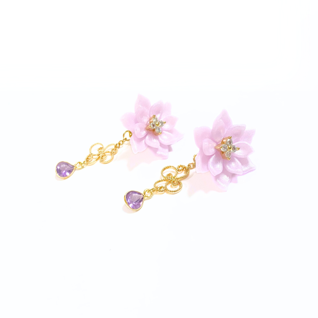 柔らかく輝くクレマチス２wayピアス（ラベンダー）