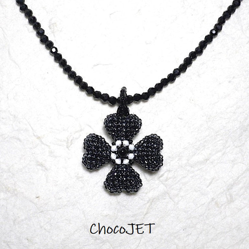 スワロフスキークローバーフラワーネックレス ゴシックブラックビーズ