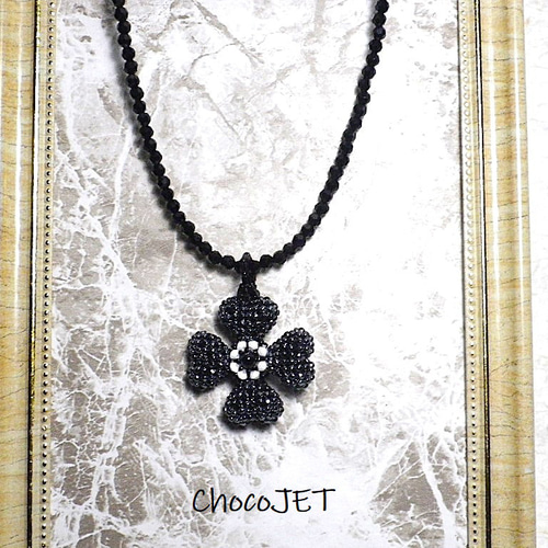スワロフスキークローバーフラワーネックレス ゴシックブラックビーズ