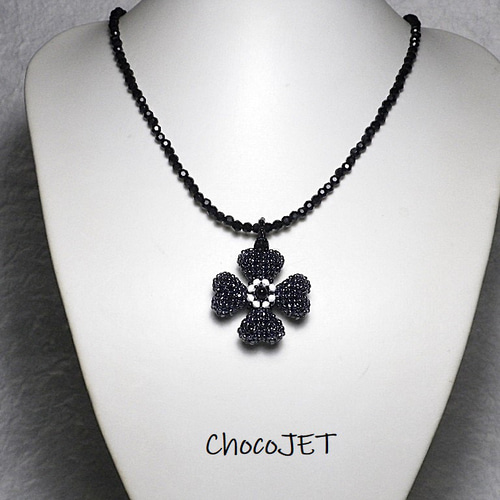 スワロフスキークローバーフラワーネックレス ゴシックブラックビーズ