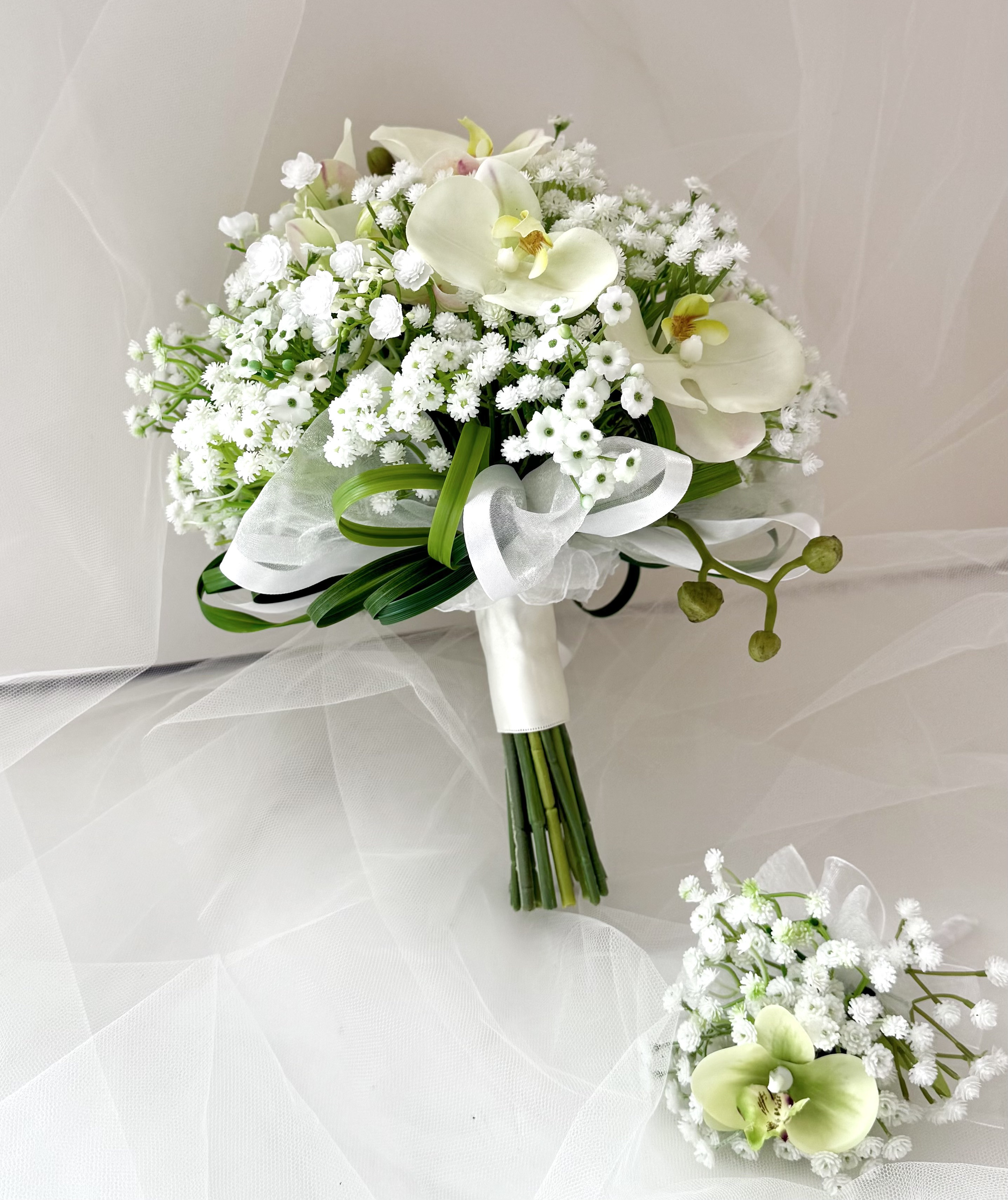 かすみ草とコチョウランのブーケ　ウエディング　海外挙式