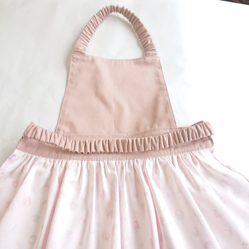 昭和レトロ　イチゴがかわいいエプロン　ストロベリーエプロン　日本製　レトロ 昭和レトロ イチゴがかわいいエプロン ストロベリーエプロン 日本製