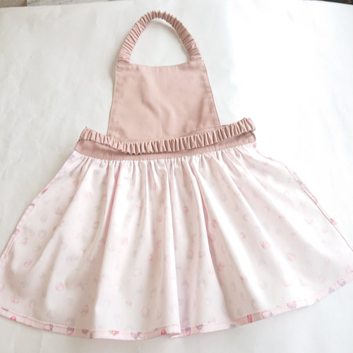 一回限り特別価格】子供ギャザーエプロン 三角巾セット ☆ いちご柄