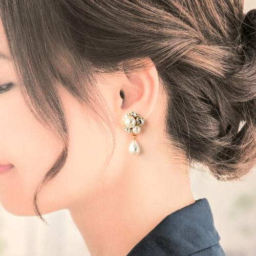 貝パールとクリスタルガラスのビジューピアス/イヤリング フォーマル