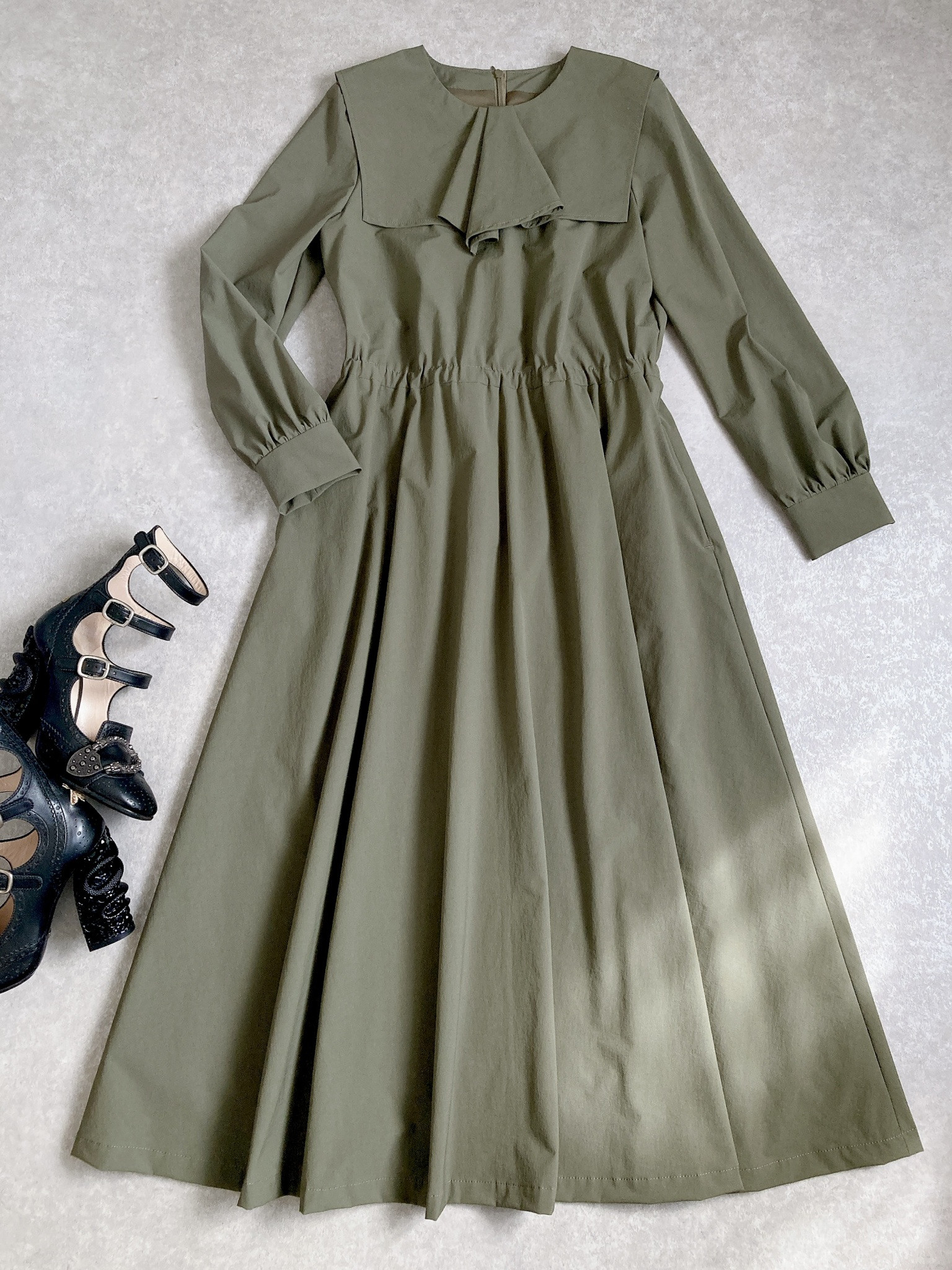 ラッフルセーラーカラーワンピース