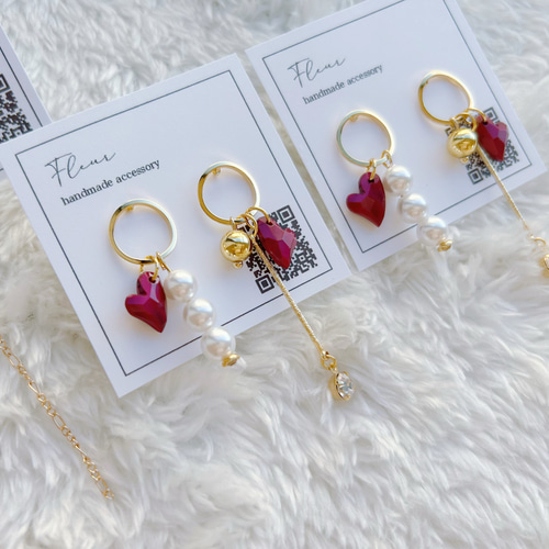 バレンタインにも♡ハートのアシンメトリーピアス ピアス（その他 