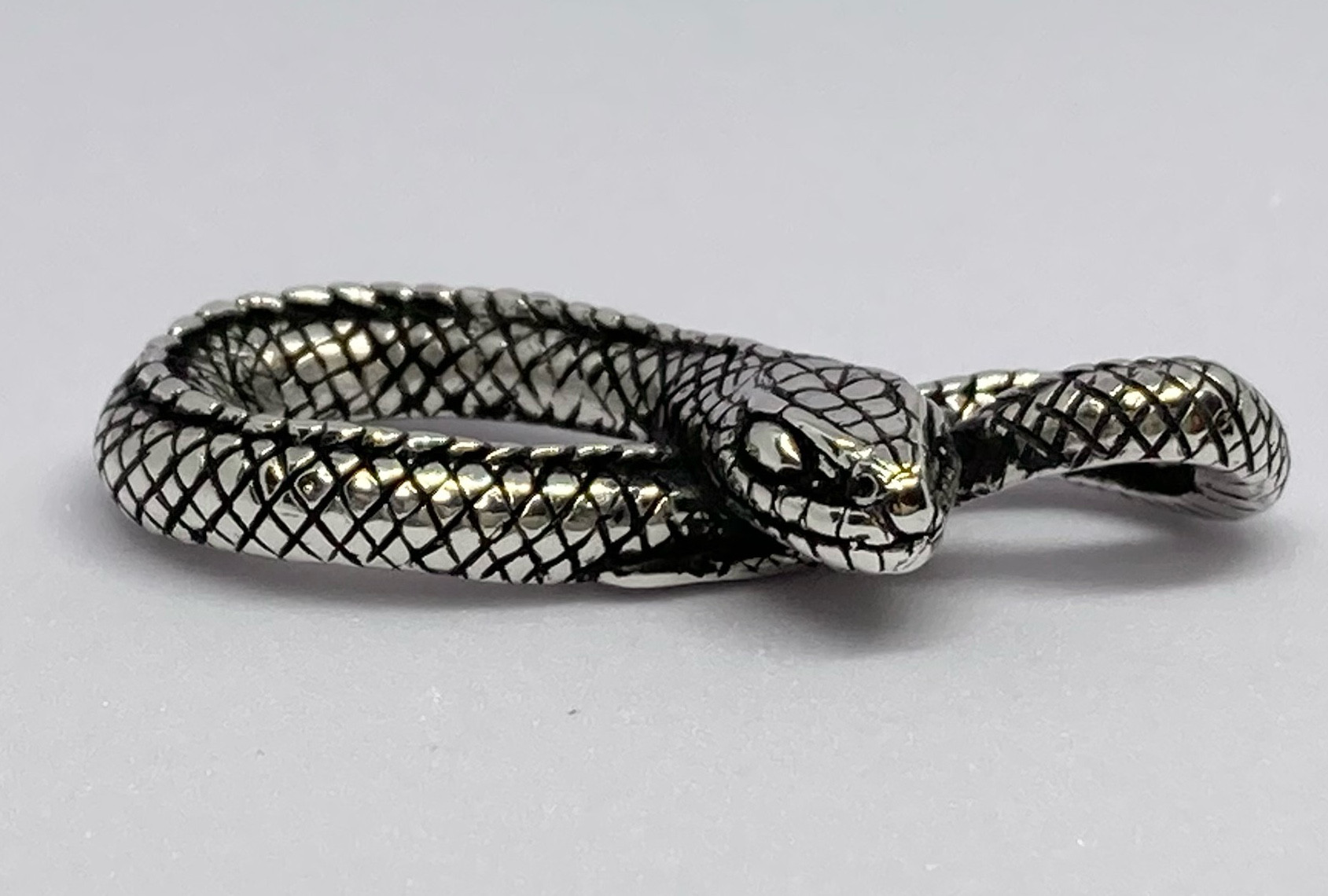 《dragon snake》ドラゴンスネークペンダント｜silver925・無限と再生を宿す彫刻シルバー