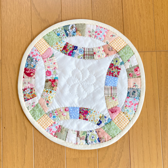 パッチワークダブルウェディングのタペストリー約125cm×125cm a ダブルウェディングのパッチワークタペストリー パッチワーク