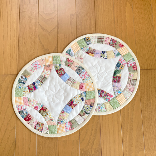 a ダブルウェディングのパッチワークタペストリー パッチワークキルト