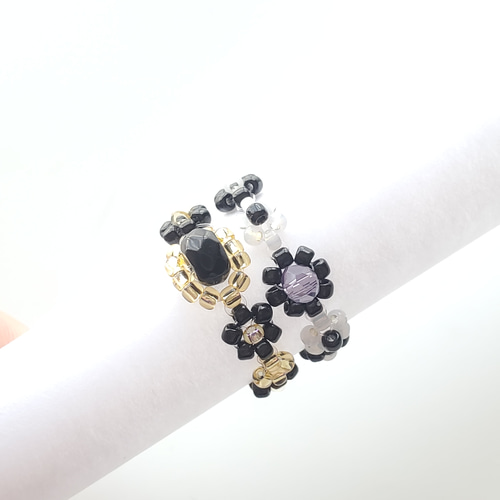 ビーズフラワー×オニキス/ガラスビーズ 大人の韓国風ビーズリング❁⃘