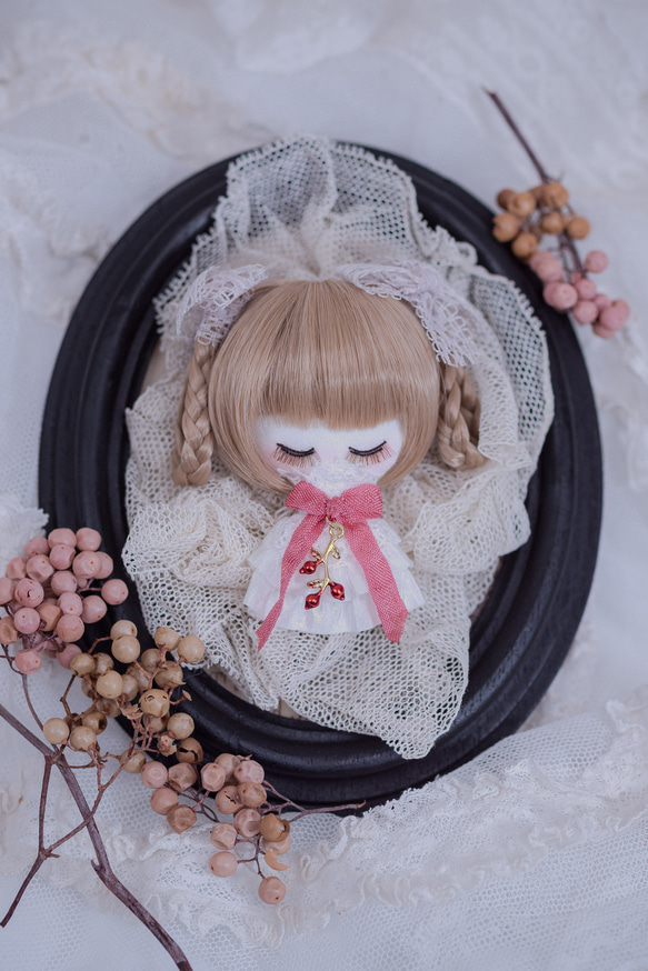 手のひらサイズ 約7.5cm 小さなコットンドールブローチ「ベリーローズ