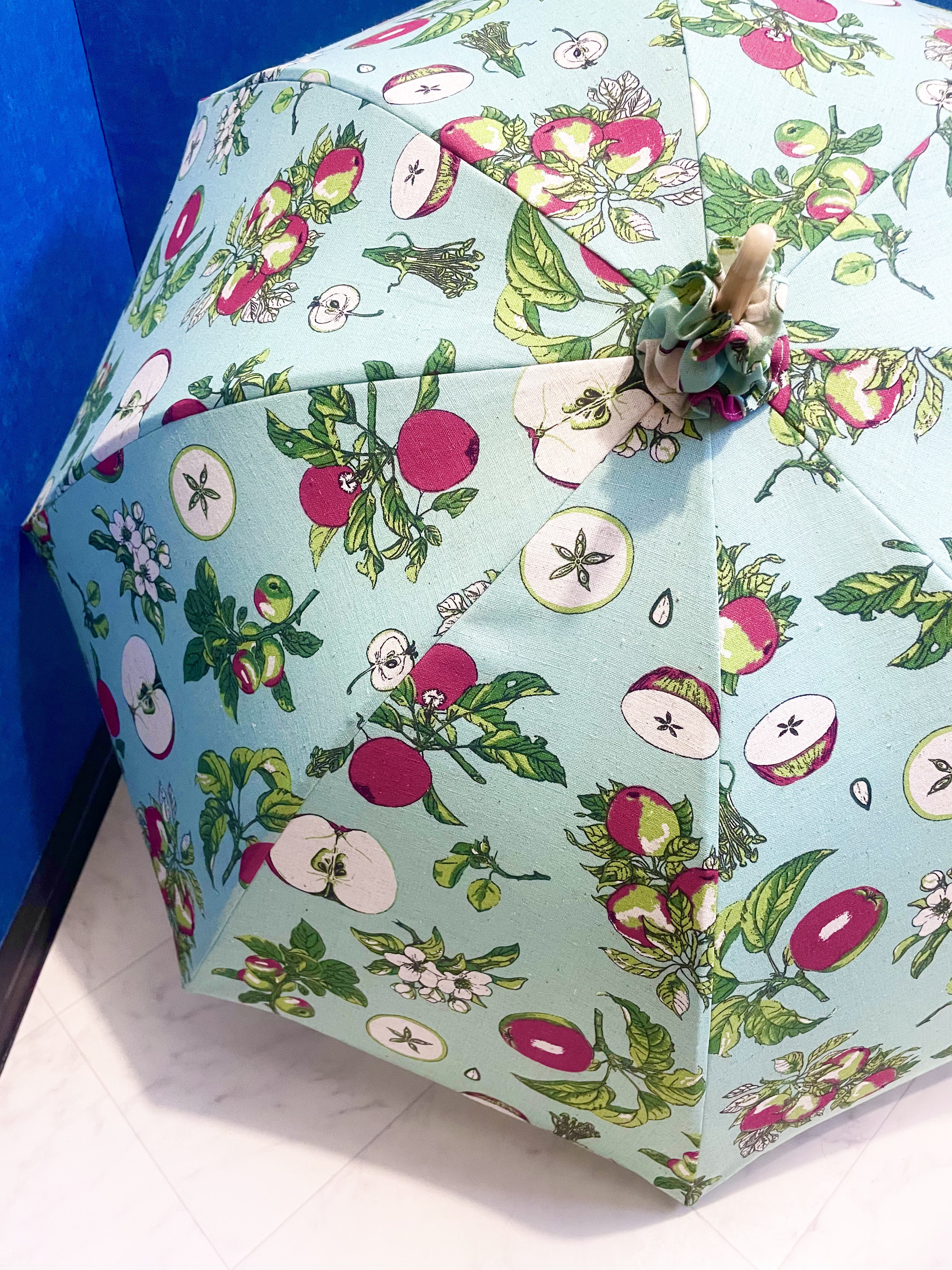 手作り日傘　アダムめき イヴめき林檎噛めるあり