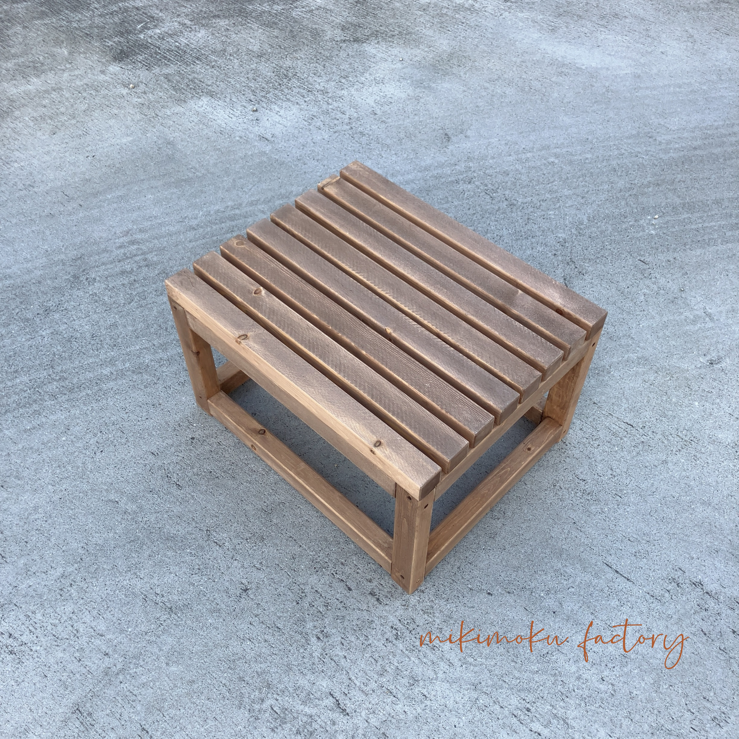 ましかくウォールナットベンチチェア