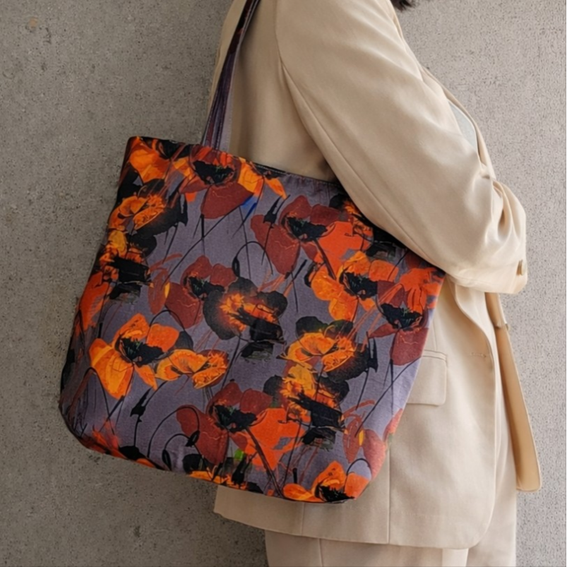 ヴィンテージフラワーのトートバッグ　//縦長バッグ　トートバッグ　帆布　A4サイズ収納　オレンジ　ボタニカル