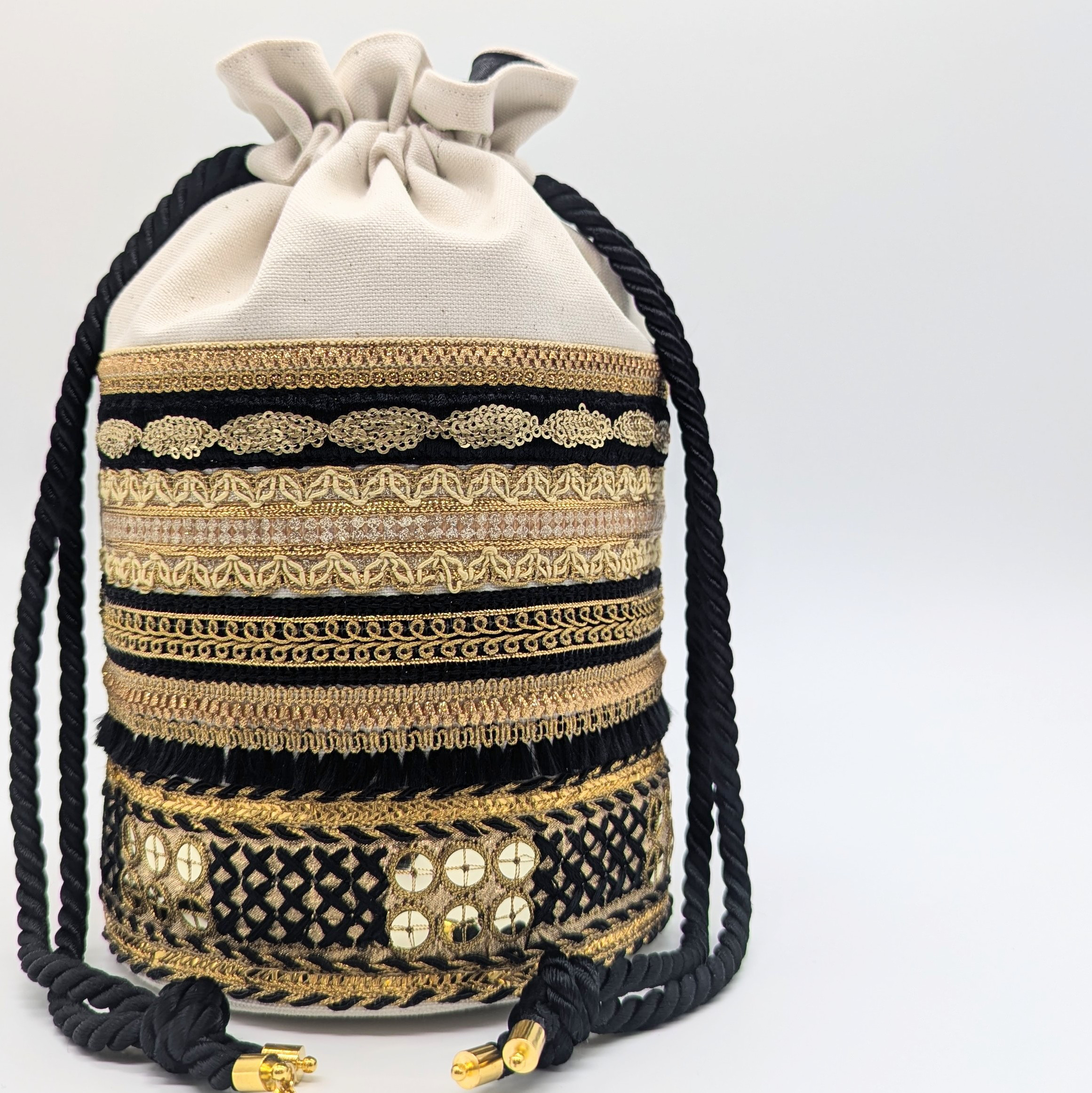 【Bag like an accessory…The glittering look typical of art.m】