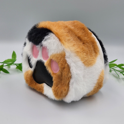 おにぎりポーチ もふもふにくきゅう 三毛猫 肉球 ネコ おむすび ランチ