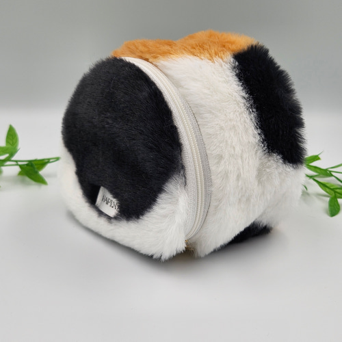 おにぎりポーチ もふもふにくきゅう 三毛猫 肉球 ネコ おむすび ランチ