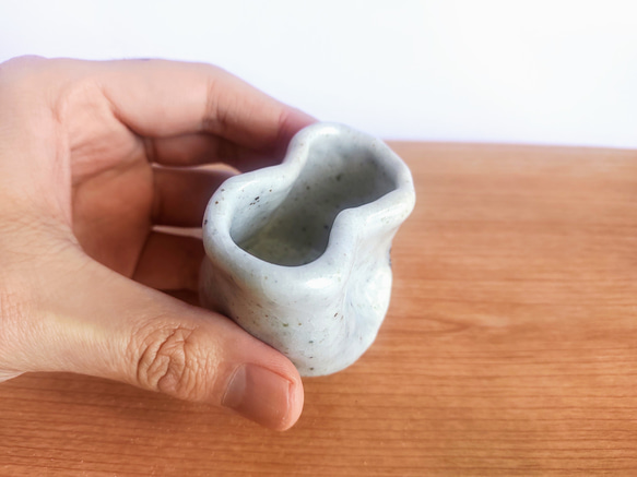 おちょこ（美濃焼ぐいのみ） ゆがみが渋い志野ぐい呑み 日本酒が